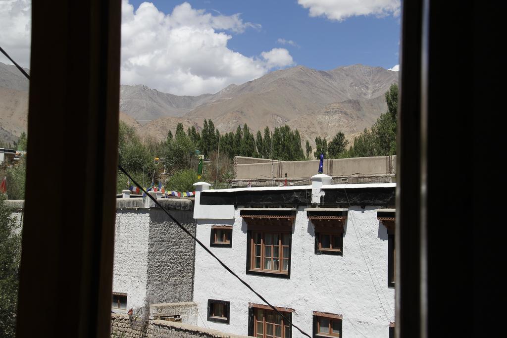 Mentokling Guest House And Garden Restaurant Leh Exterior photo