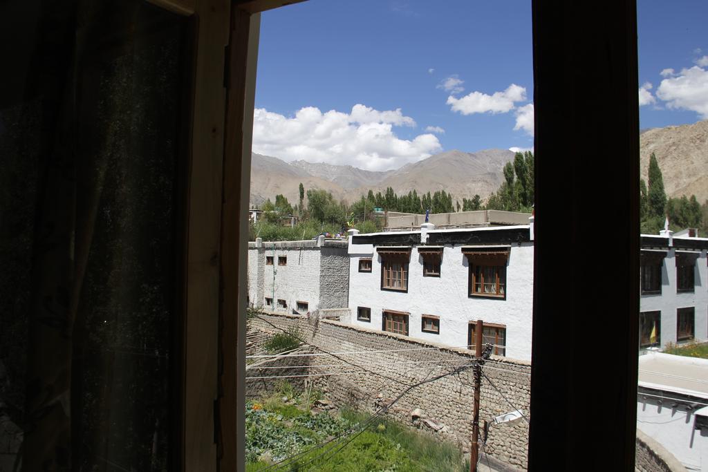 Mentokling Guest House And Garden Restaurant Leh Exterior photo