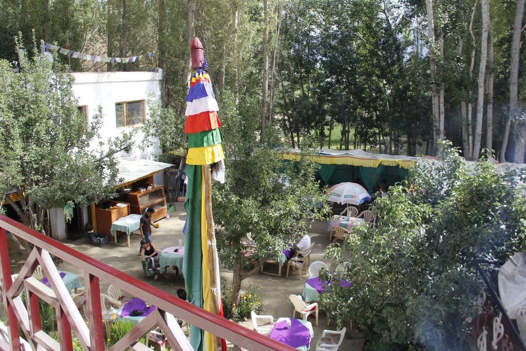 Mentokling Guest House And Garden Restaurant Leh Exterior photo