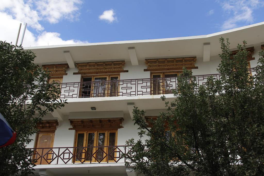 Mentokling Guest House And Garden Restaurant Leh Exterior photo