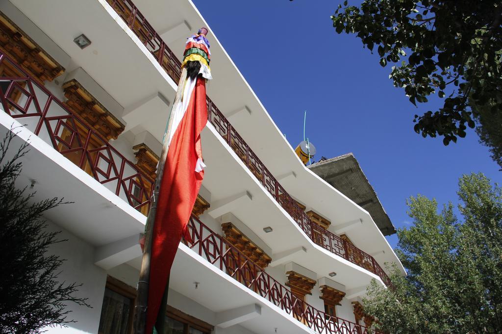 Mentokling Guest House And Garden Restaurant Leh Exterior photo